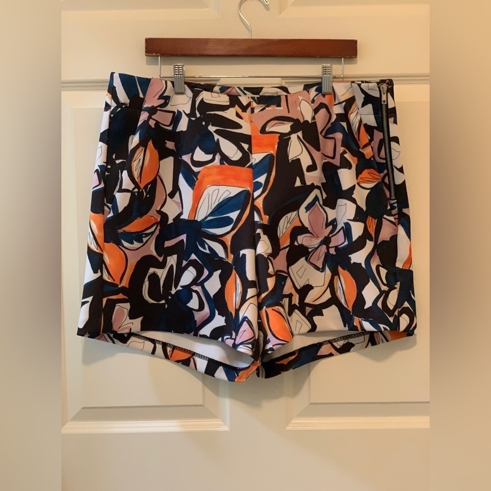 Eloquii Floral Print Women's Shorts. Size-16